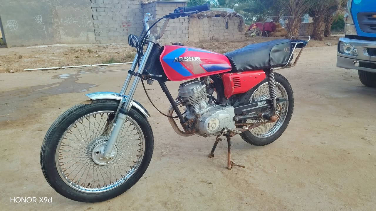 السلام عليكم
دراجة للبيع بدون اوراق مكفوله من السرقه 
شاصي مكفول وضع الشركه 
محرك خير من الله 
السعر 325وبيها مجال 
مكاني طويريج 
***********
