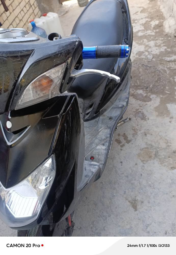 دراجة سكنس فحل للبيع دراجة نگرة سلف مكينة كفالة لا فتح ولا غير أشاير شغالة اللايت شغال تجيء وتشوفها بعينك تأخذها من باب البيت كفراتها ما بيها أي كسر وبيها كابريتر تجاري مكاني بغداد العبيدي  واذا شراي ما نختلف رقمي 
*********** بيه واتساب بغداد, العراق
