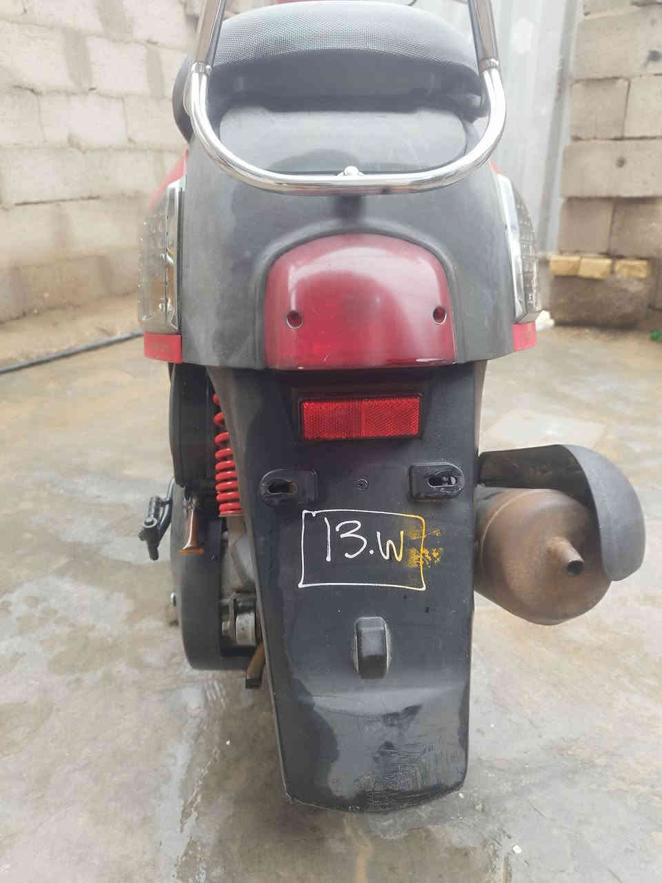 دراجة ماكس بوليس مصار 3 أشهر من نزلت رمبه

الدراجة خير من الله برغي مامفتوح كله بلادي مكفوله 

- الدراجة كابريته موديل 2008

الكفرات بلادي مثل ما موضح الكم بالفيدو الكفرات بيهن كسر بسيط وغراضهن موجوده 

السعر خاص او الإتصال على هذا الرقم 

***********
