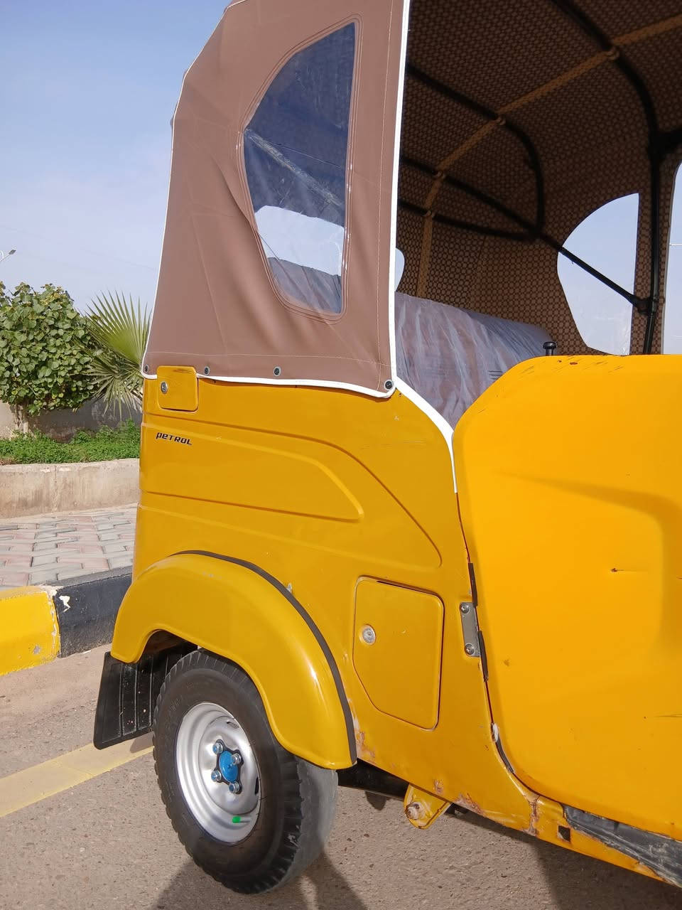 يالله تكتك للبيع سنويه
كشره رشه بالغد الأيمن فقط
والباقي كفاله محرك مفتوح
العنوان العماره حي الشرطه الاتصال ***********...***********
