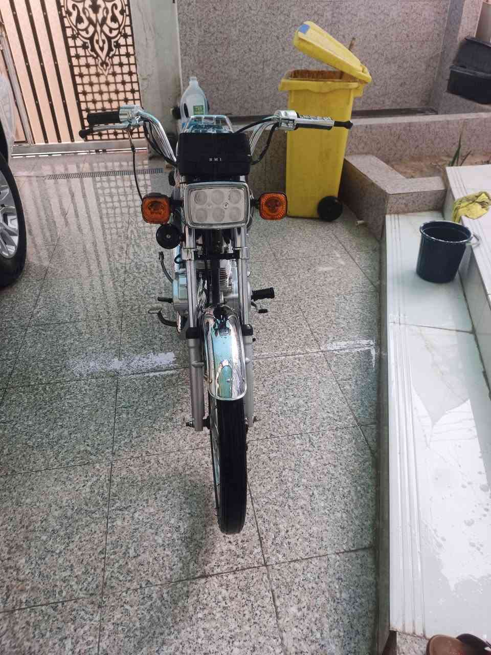 سلام عليكم دراجه أيراني أوراق
شاصي موديل 2014 أو تعمير 2025 كله ناما أصلي
مبدل بس بستم مكينه ناعمة السعر مليون أو 100  أو بخدمت الطيبين مكاني بصره زبير  رقمي (***********)
