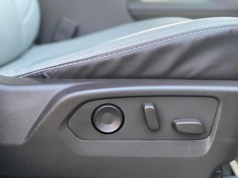 للبيع
جي أم سي يوكن SLE

موديل 2024 وكالة شركة المنصور جديده جدا 

خليجي بدون صبغ او بارد او دبل كوت مغلفه PPF  وبلاك

بيه شخط بالباب صغير بل PPF ورصعه بالجاملغ

 باقية على وضعها ممصلحه 

عليه رقم مميز تباع برقم عادي بغداد بأسمي 

ماشيه 31 كم استخدام شخصي 

الموصفات 

١- ثلاجه  دشبول دجتل 

٢-تشغيل عن بعد 

٣-اطفاء ذاتي 

٤-حساس امامي خلفي 

٥-رادار امامي جانبي 

٧-كشنات كهرباء الاماميه

٨-تحديد مسار 

٩-وضعيه قياده 

وبعد بيها مواصفات 

العنوان بغداد المنصور 

للتواصل ***********
