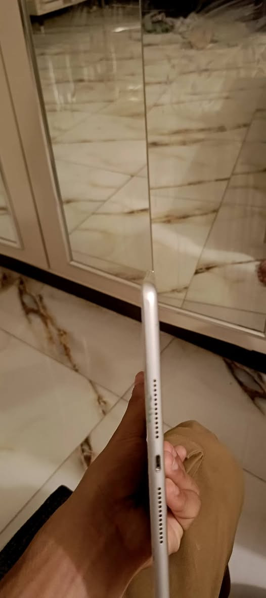 أيباد 8 امريكي اصلي
بي مشكله وحده اللي هيه الفلاته مال شحن عاطله يعني الجهاز مياخذ شحن وطفه وخلص شحن وطفه بعد ماشغلته أبيعه بدون ملحقات ايباد نضيف وخالي من أي تبديل قطع داخليه مكاني ناصريه مركز *********** السعر 70 متوفر واتساب للأستفسار
