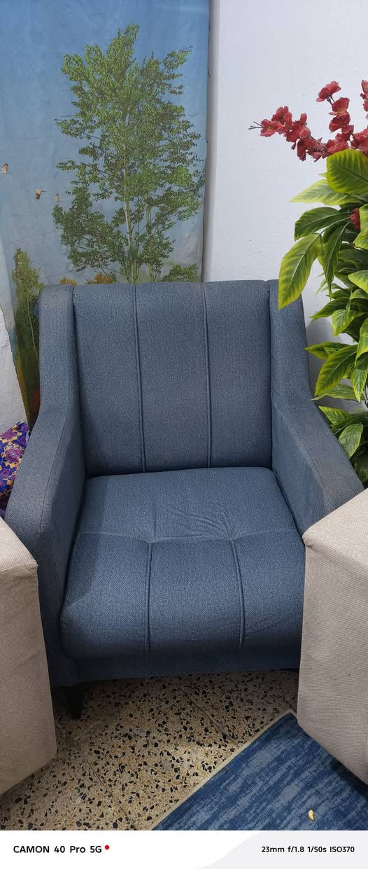 تخم 10 مقاعد قنفتين كبار وحده زغيره وكراسي ثنين سعره 275 عنوان كوت قنفتين بيهن يرادلهن ترتيب ***********
