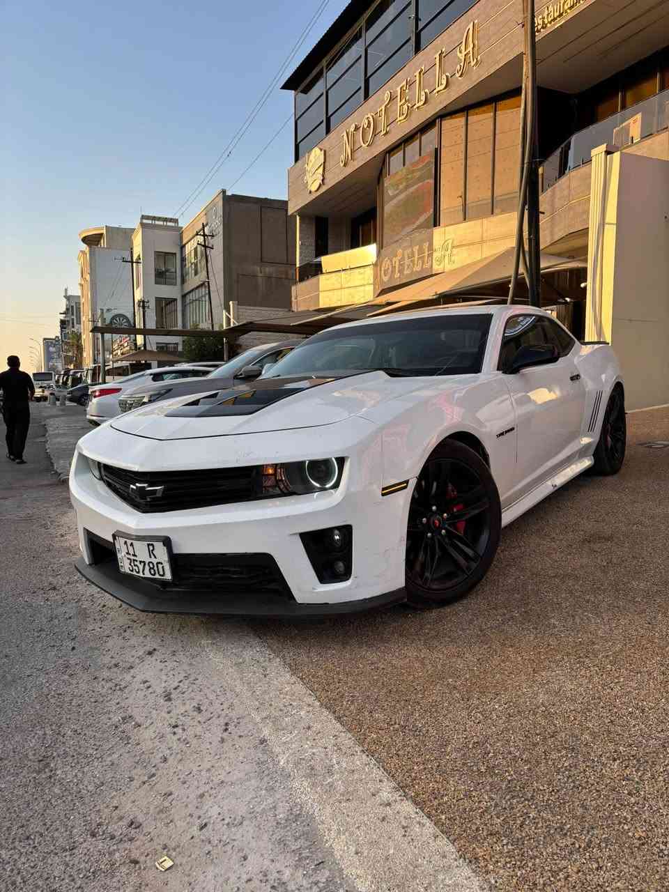 شوفرليت كمارو 2012 2ss فول مواصفات للاخير 
من انظف الكماروات الموجودة بمديلها 
6200
ماشيه 87  الف كيلو 
حادثها جاملغ امامي وجاملغ خلفي 
وبنيد صبغ لغرض التحديث 
بدون شاصي بدون لغد  
رقم بغداد ارقام جدد وهزه جديده 
محرك وكير خير من الله ادامه  ودهن جديد ومي راديتر جديد تخم تايرات جدد حداديه جديده  
الاضافات العليها
كت كامل zl1 
سبايدر 
شفقه خلفيه 
ويل 20 
لدات داخليه 
 سماعات بوستن 
فتحة سقف 
داخل جلد 
تدفئة كشنات 
4 كيجات 
كزوز كورسا
اكتف كزوز  

عارضها 108 بيها مجال
بيع او مراوس حسب القناعة 
مكانها بغداد
المنصور او البنوك
حسب التواجد 
***********
