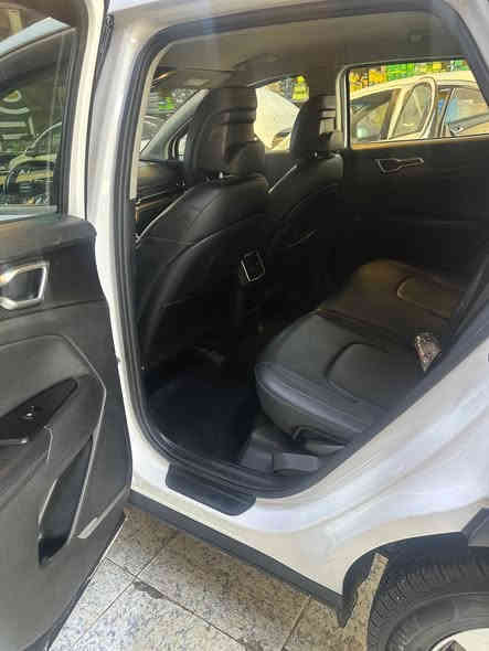 السلام عليكم سبورتاج 2023
الحجم الكبير 
محرك 2500gdi دونز لاتفكر بي
بدون قطرة صبغ 
مواصفات اتو هولد 
شاشه متصله
لايت عدسه 
توقف ذاتي 
وبعد بيها هوايه مواصفات السياره حادثها حلو راسلني واتساب انطيك تفاصيل ضربتها مال امريكا بالعراق ماكو اي ضربه
***********
