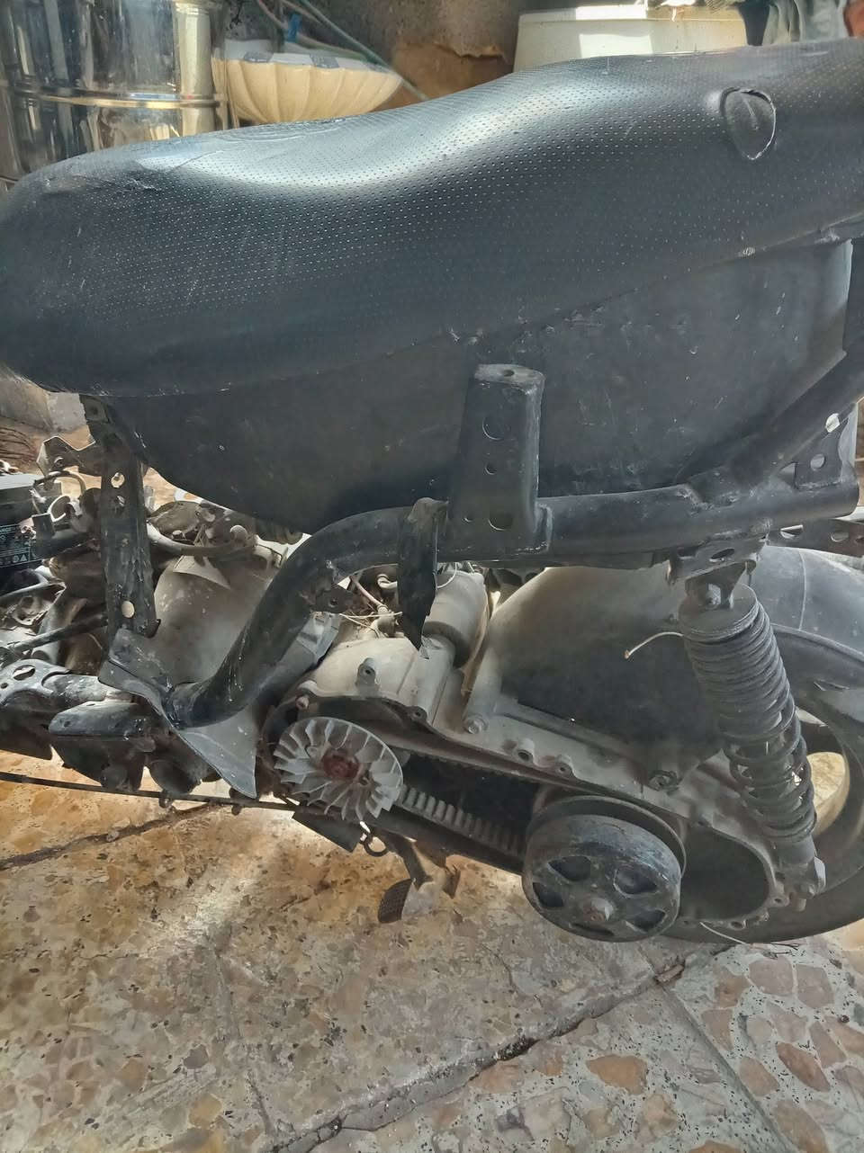 عندي دراجه ناريه طافيه
كوم حديد
م ***********
العنوان حسينيه الراشدي
