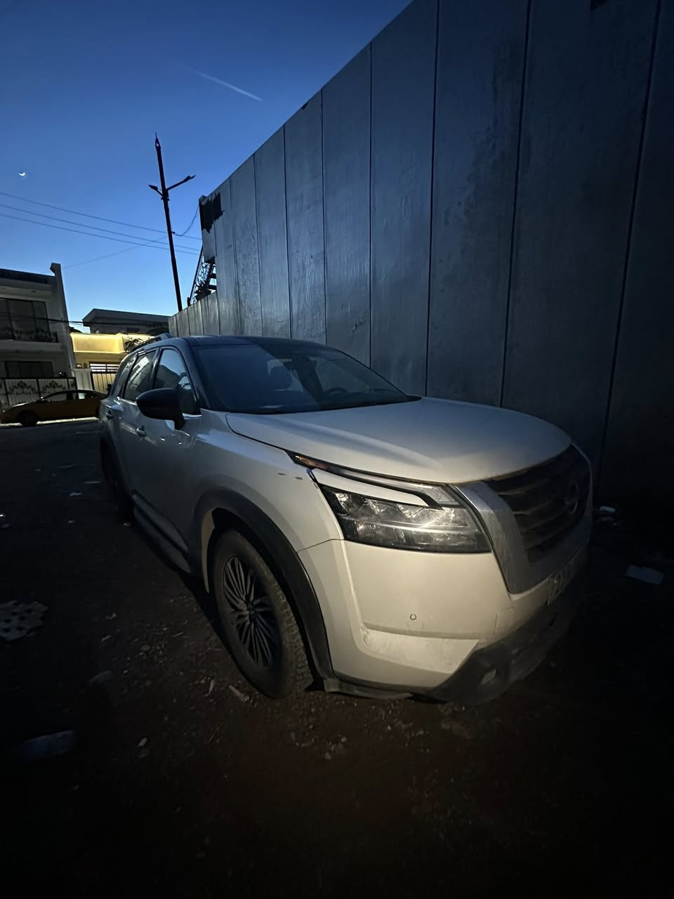 سلام عليكم
لايت بافنذر طرف السكن بلاد شرط بس جامه مكسور شغال اي عيب ما بي فقط يحتاج جام سعر بي مجال بلادي شرط  مكاني كركوك 

***********
