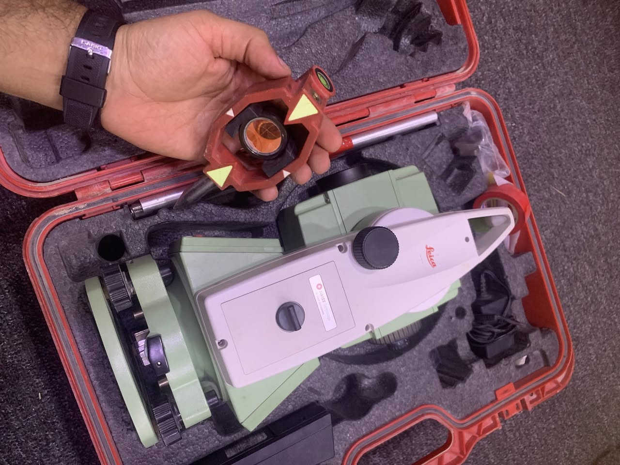 للبيع
جهاز Total Station Leica TS02 (7′′ Display)
 جهاز أصلي من شركة Leica Geosystems (سويسرا)
 موديل: TS02 – شاشة 7 إنش
 حالة الجهاز: مستعمل بحالة جيدة
 دقة عالية ومناسب للمساحة، البناء، الطرق، المشاريع الهندسية
 يقيس المسافات والزايا بحساب الإحداثيات
 مناسب للمسّاحين والمهندسين والمقاولين
 يشمل: الجهاز + البطارية + الشنطة (يشمل عاكس  مع كامل للملحقات 
حالة الجهاز شغال وجاهز للاستخدام  
للتواصل ***********
