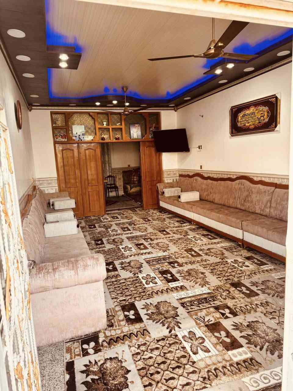 السلام عليكم ورحمة الله وبركاته بيت طابو صرف وموقع مميز ع طريق حلة كربلاء قرب كراج العتبة وسيطرة ام الهوى مساحة البيت ٢٥٢ متر ركن ع شارعين الرئيسي والفرعي يحتوي البيت اربعة غرف نوم  مع صالة كبيرة مع غرفة الاستقبال كبيرة يحتوي ع مجموعة صحية خارجية للزوار بناء البيت في سنة 2020 الموقع بي خدمات كثيرة للاستفسار الاتصال ***********
