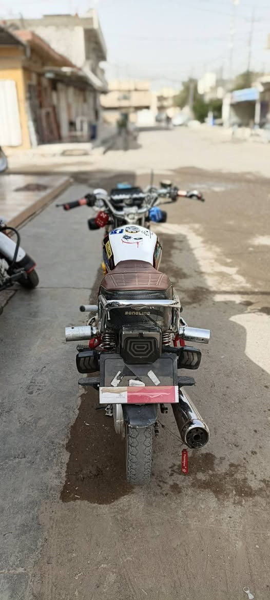 السلام عليكم دراجه ياني سيفون موديل 25 جديده ولا مفتوح ولا مدعومه محركه 200 جراند سن باب الثاني والسعر 720 رقم 🖤 الهاتف ***********👍👉
