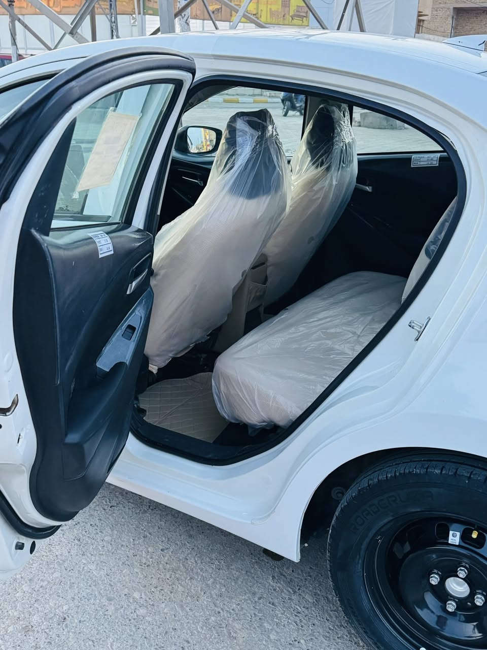 السلام عليكم 
تيوتا يارس موديل 19كامله
 مابيه اي نقص 
السياره صار عندي 5سنوات  
خير من الله مال جناي 
ماشيه 45 m
مبدل بيه فقط بنيد ولجاملاغات مصبوغات 
يعني بيه 3قطع صبغ ولباقي كفاله من كلشي 
السعر 110
ماكو هيج سعر بي مستعجل على بيع 
بيع فقط ماراوس اقره لمنشور قبل لاتخابر 
***********
