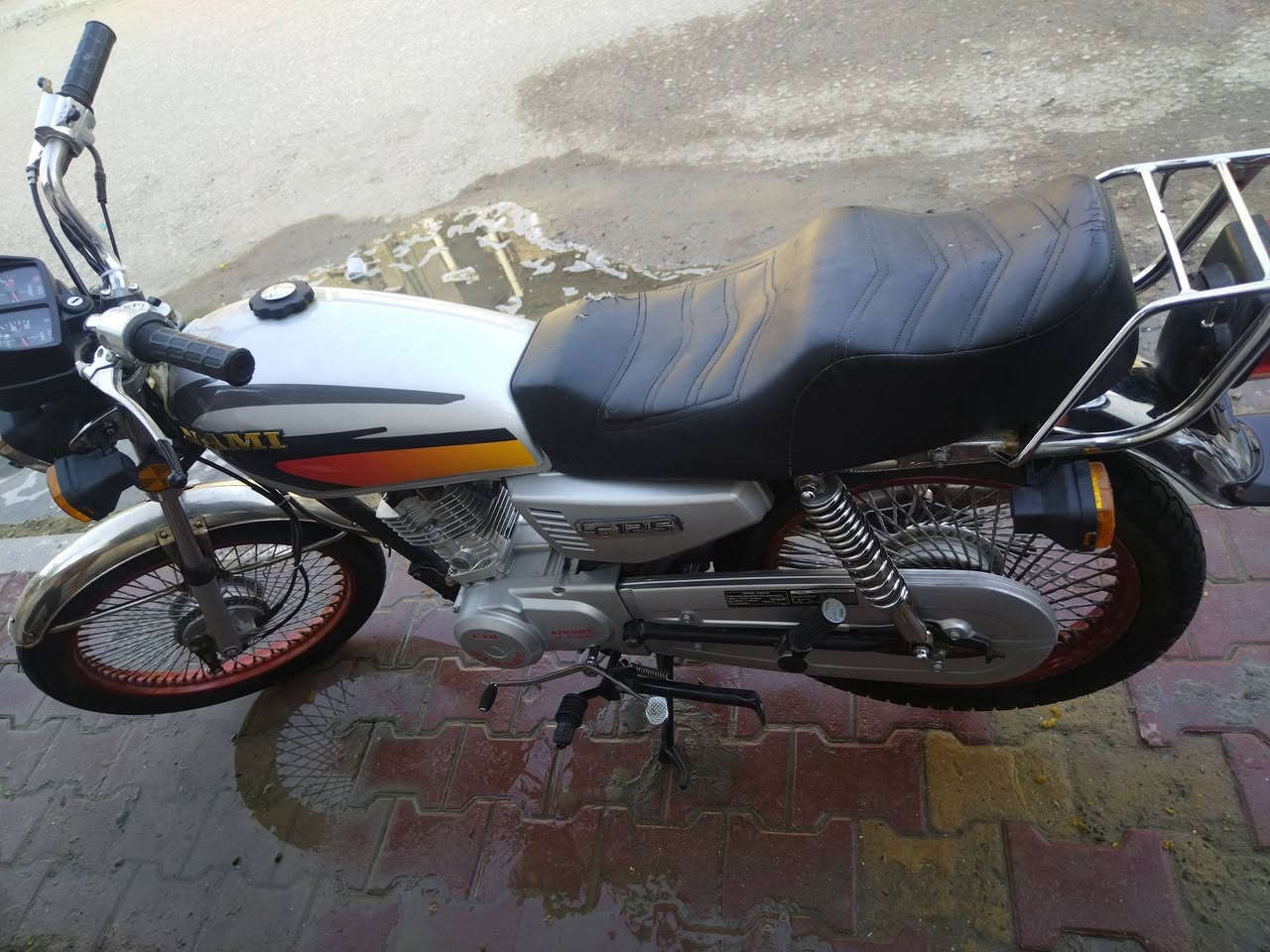 دراجه أوراقه ضايعه بليته او رقم شاصي موجود دراجه جديده مكان قضاء القرنه الهوير السعر 600  هاذ رقمي ***********
