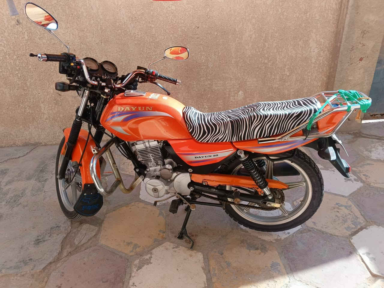 السلام عليكم دراجه موديل 23 للبيع رقم انجليزي تريد تحويل او وكاله عنوان ديوانيه دراجهك دراجه مقفوله كفاله عامه ***********
