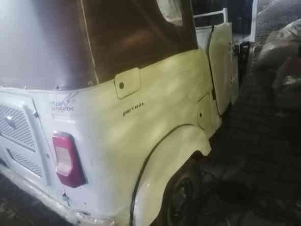 سلام عليكم تكتك للبيع موديل ٢١ شهر ١١ اخوان تكتك نضيفه اكو بيه خياس بسيط تجي وانته تشوف بعينك السعر ٦ و٨٥٠ بيه مجال كلش بسيط مكاني بغداد حي أور للستفسار عل رقم ***********
