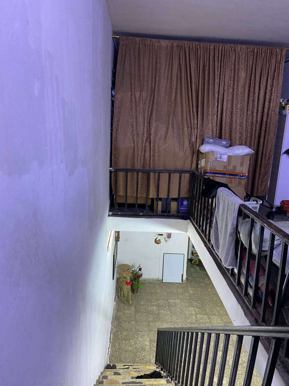 السلام عليكم عندي بيت للبيع  يحتوي على 3غرف نوم ومطبخ وهول وحولي وكراج وحديقة و حمام وخدمات صحية 2 البيت طابقين بناء التسعينات سند مستقل الواجه 7.5متر
 والنزال 20 متر / المساحة  150متر 
السعر ٣٧٥ مليون وبيه مجال المتر ٢ مليون و٥٠٠ الف 
والشراي يدلل والله الرزاق 
للاستفسار *********** اتصال  او واتساب 
العنوان الحرية الاولى / شارع المشتل محلة ٤١٦ زقاق ١٦ 
قرب ورشة خضير الفنية او اسواق ابوغالب سابقا
