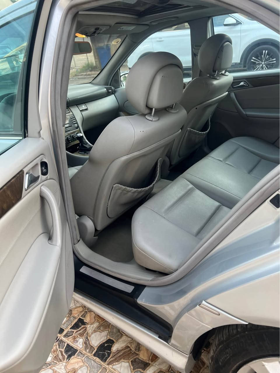 مارسیدیس c230 مودیل 2007 گێڕ مەکینە تەبرید کارەبایات تەقەورەقە بەشەرت گێر مەکینە بیلاد کارەبای کامل ئشدەکات کوشین جلد پەردە پێنج کەلە ناوسپی بێ بۆیاغ بێ کڵ بونەوە سەیرەکە 200 هەزاری هەقیقی ڕؤشتووە رەقەم بەغداي ئەسڵیە سەنەوی پلاستیک 2019 بەسەر چووە سەعری 65 گلاو مەعامەلەیە رەقەم مۆبایل *********** *********** كويسينجاك, أربيل
