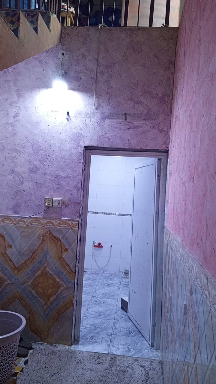 بيت البيع مكلف بل نشر اي ستفسار هذا رقم ***********
بيت كلش جبير مساحة البيت 225

العنوان البصره جبيله شارع سايلو 

الارض زراعي سعر 61وبيه مجال
