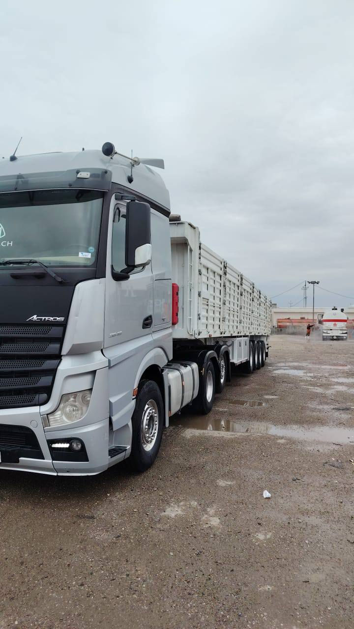 السلام عليكم
اكتروز وحش موديل 2017 حجم 2545 

فول مواصفات
كامره وحساس 
دبل مناميه 
 رتايدر 
ثلاجه 
 سبلت خزن 
هورنات 

مربوطه عربانه تريله عراق 2025 
تخم تاير و تخم ويل كروم
 راس وعربانه

السياره جاهزه للعمل وما بيه اي نقوصات 
والسياره احله من الصور
رقم الهاتف 
***********
