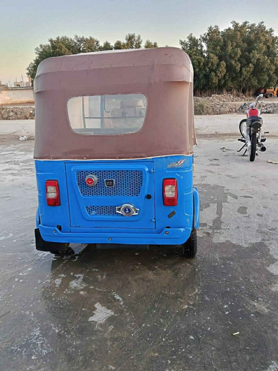 تكتك 22 شهر 11 مضلع كفاله عامه شرط تجي تفحص كدام عينك مثل لي بصوره وحله بعد بس دحجه جوه البكلايت 
رقم ذيقار لوحات نكليزي  عمي ملاحضه مكلف بل نشر لحد يراسني خاص هاذه رقم الولد  ***********
