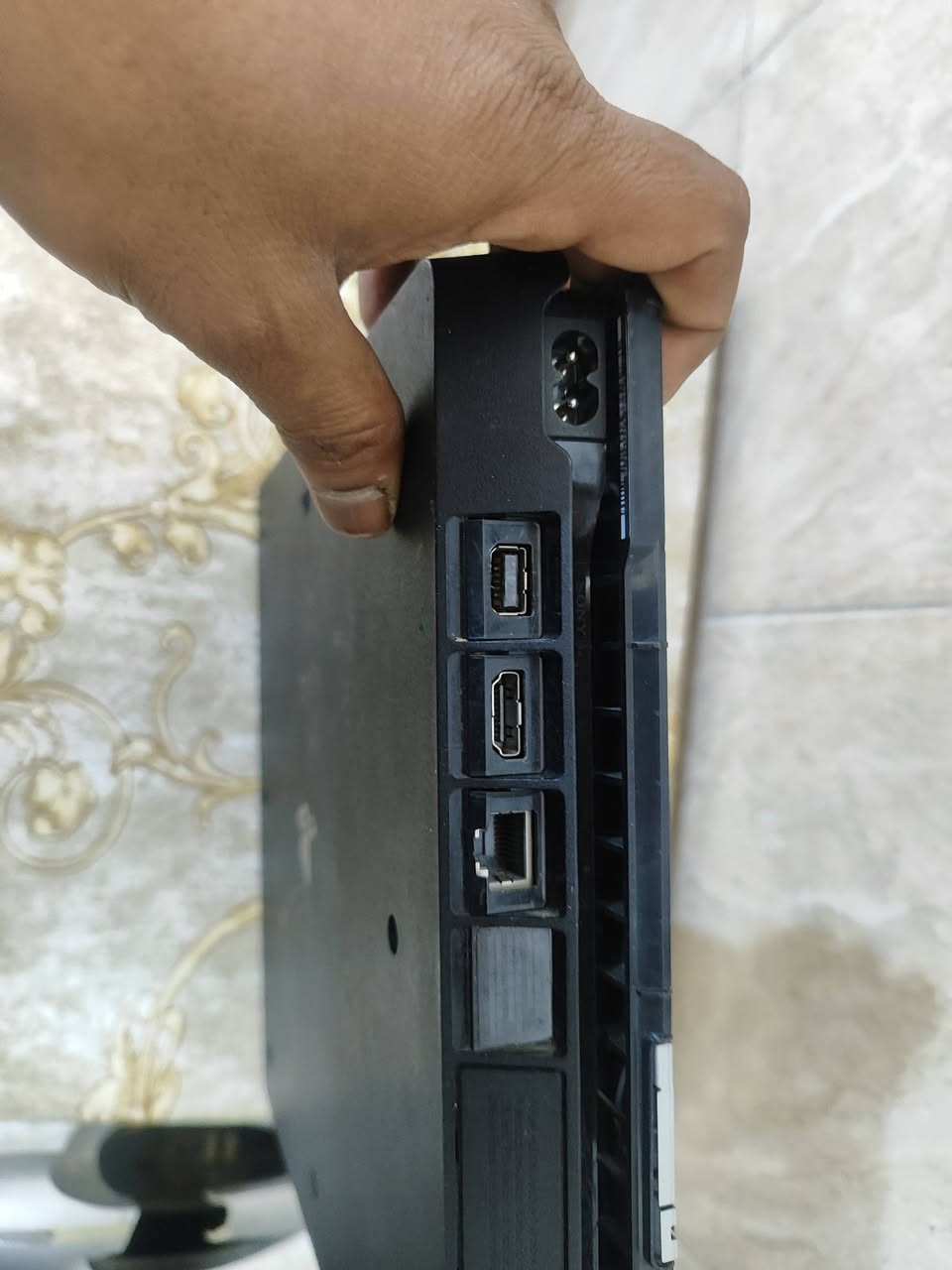 بلي فور سلم مهكر نضام 12 تهكيره مالته قرص وبيه العاب٨ تقريبن ذاكره ٥٠٠ كيكه
سعر 250 قفل قفل بدون عمله تجي تفحص وتاخذه من البيت تواصل مازنجر متتواجد وذا محصلتني هاذ رقمي 
***********
