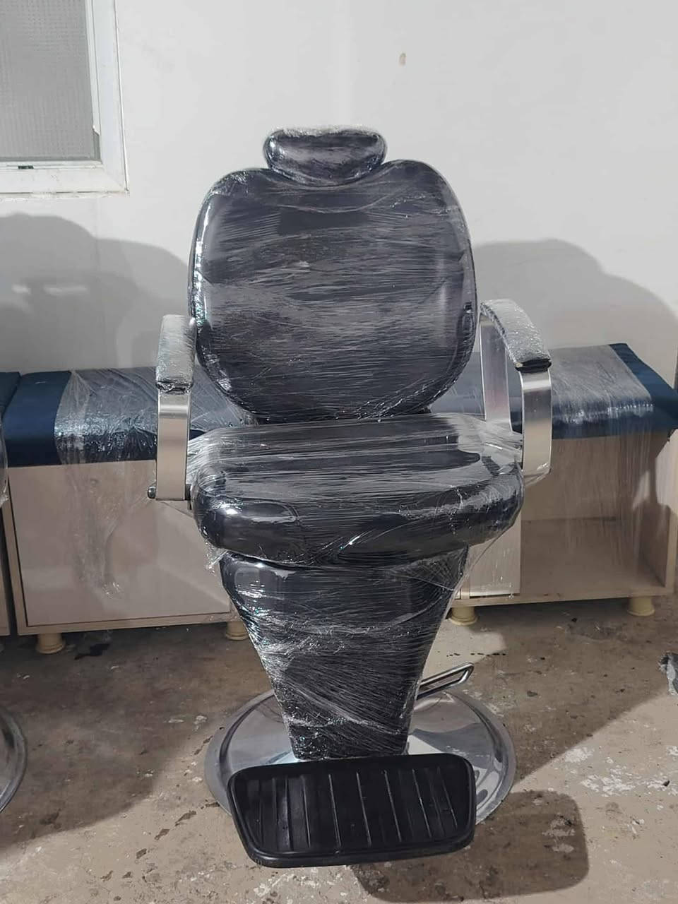 كراسي حلاقه للبيع مكان موصل اتصل على الارقام ***********+***********
