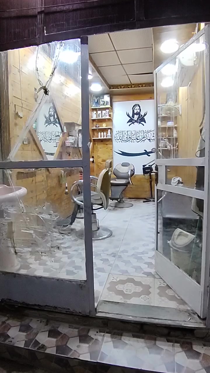 محل حلاقه للبيع كامل مكمل
الموقع حي الرحمه شارع سوق الكبير
المحل جاهز من كلشي
اي ستفسار الاتصال ع الرقم ***********
