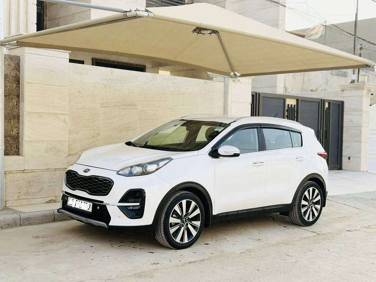 سبورتج 2019 رقم بغداد باسمي
محرك 2000دوش كير ومحرك كفاله
بيها فقط براغي البنيد مفتوحه بي بارد 
السعر 176
مواصفات حساس امامي خلفي كامره 
***********
