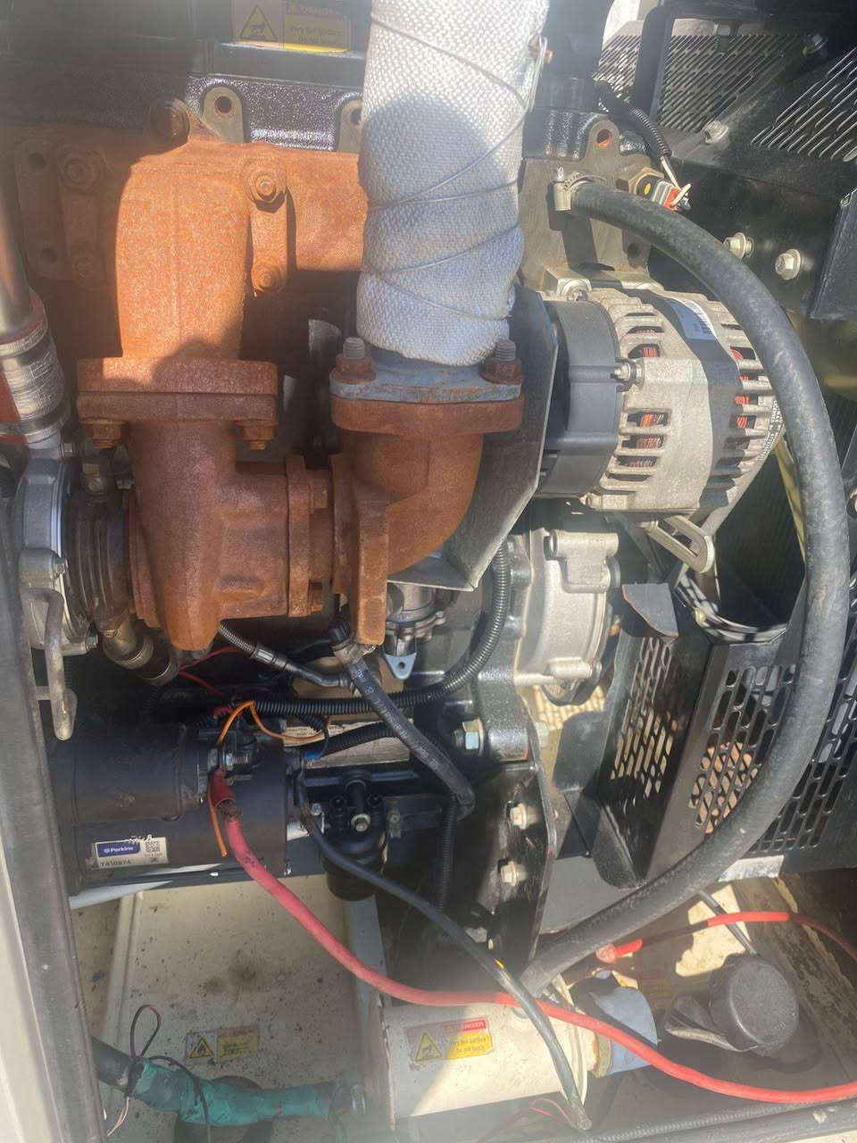 السلام عليكم اخوان عندي مولد بيركنز بريطاني اصلي ٤٥ كيفي كاتم مولد اخذتها زيروا من الشركة وع أيدي بدلت شاشة فقط بيها المولد للبيع مامفتوح بيها شي العنوان محافظة ذي قار ***********
