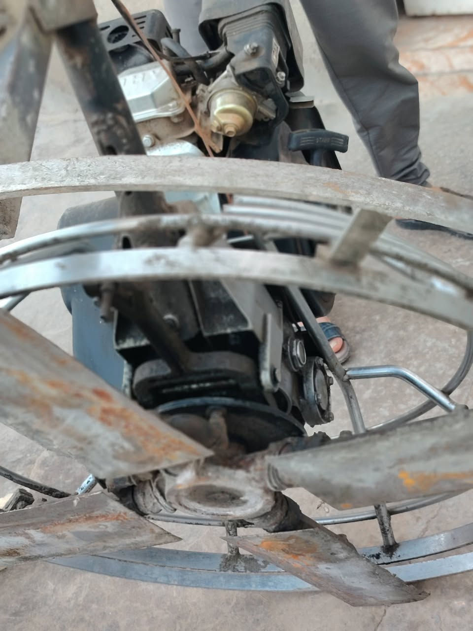 سلام عليكم ساقوله للبيع نضيفه وبحاله جيده جدا للبيع السعر 350المكان دوانيه تواصل عل رقم ***********
