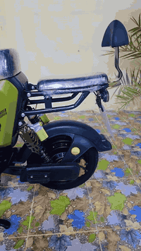 دراجه R9. لبيع. جديد ڵـڱ السعر 450وبيها مجال ستفسار علئ رقم. 077230909...