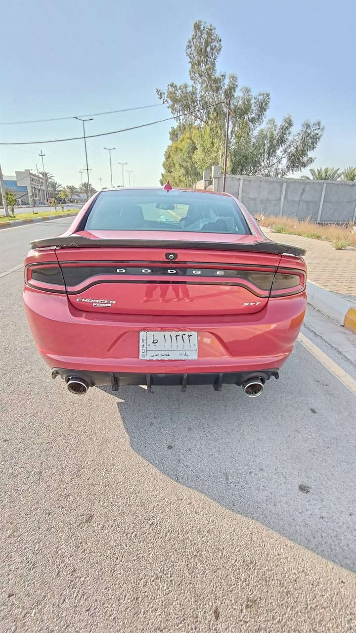 السلام عليكم
نوع السيارة : ‌‎دوج جارجر SXT 

حالة السيارة: وارد كندي كلين تايتل

سنة الصنع : 2017

المسافة المقطوعة 68الف ميل حقيقي

اللون : مميز احمر طماطي

حجم المحرك ⚙️ : 3600

ناقل الحركة ⚙️ : اوتو

المواصفات

* كشنات مخمل 
* كشن سائق  كهرباء 
* شاشه جبيره 
* كامره خلفيه دواره
* ويل 20 بلاك توب أصلي

حداديه وتايرات جديد

————————————————-
رقم بغداد بأسمي شرط  التحويل بأسم المشتري✅

السياره جانت محدثه srt ورجعتها لأصلها شرط نفس الدعاميات والبنيد مالتها السياره كلش نظيفه امانة الله 

رقم الشاصي بلصور والسونار موجود
 —————————————
المكان واسط +بغداد موجود
رقم الهاتف ***********
