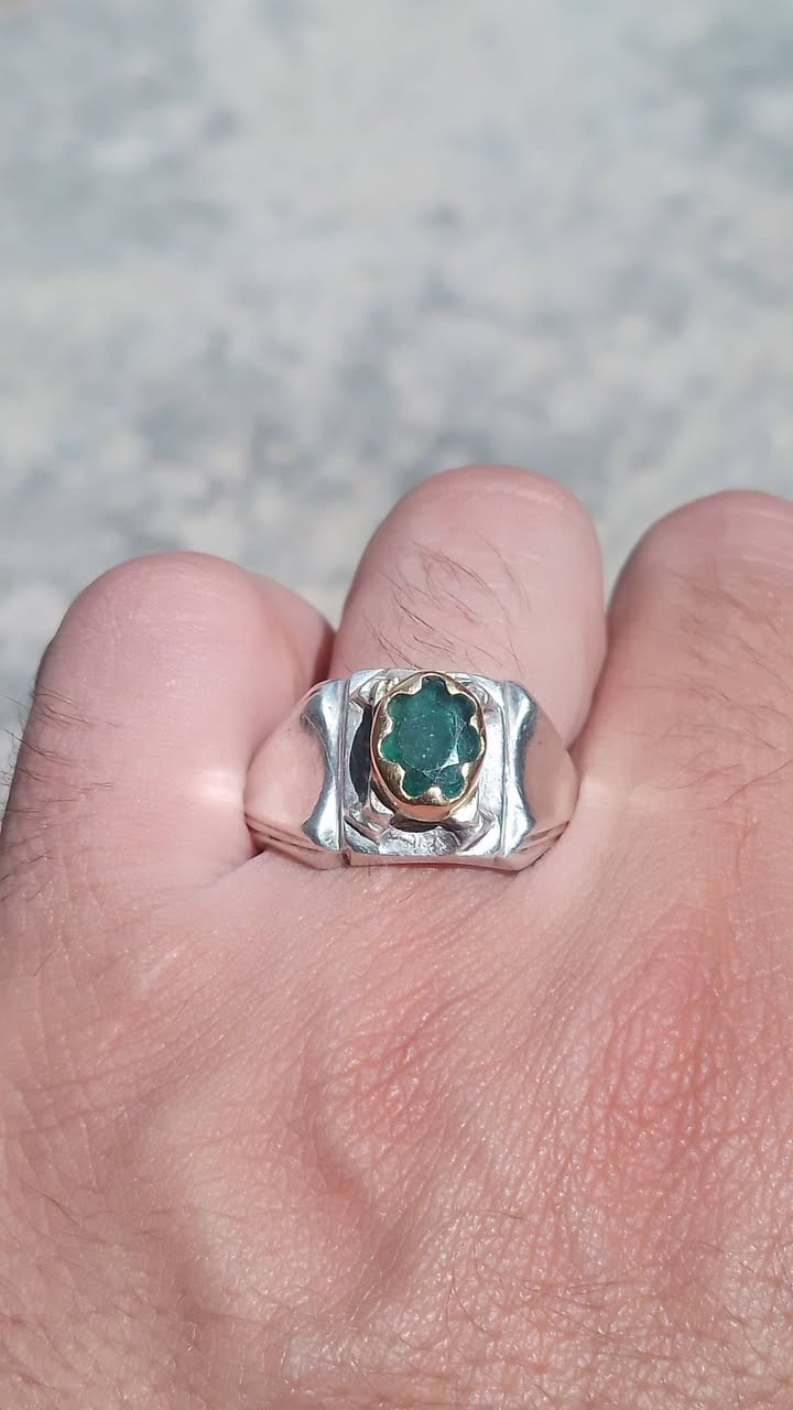 السلام عليــكم
 لبيع بـ ( 150  الــف)  بدون عمله رجاء  قياس ( 29 )
 محبس  زمرد كولوبــيا  Emerald colopia رياحني طبيعي 
  داير ذهب مسنن  عيار  21K  صياغه ثكيله قطعه جداً جميله
بدون إحراج توصيل ماكو  ( بدون حجز رجاء اخوي )
مكاني  بغداد مدينه الصدر


**إذا كنت صاحب هذا الإعلان وتريد حذفه لأي سبب، رجاءا أرسل رسالة إلى الدعم الفني**