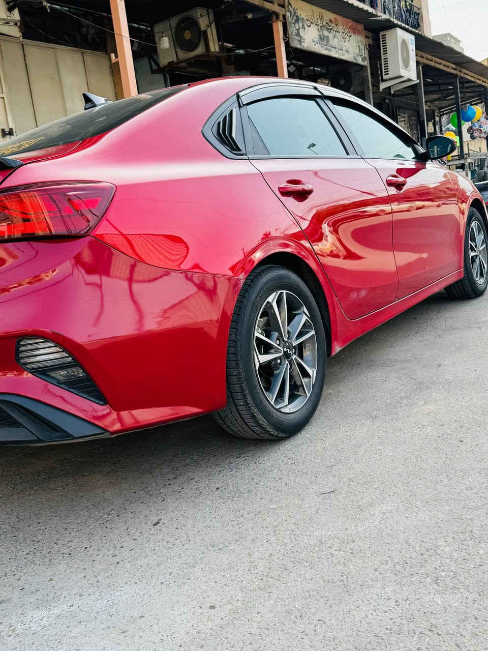 ياالله السلام عليكم
فورتيLX مديل 2023 موصفات عاديه 

معروفه تحكمً كامره تحكمات توقف ذاتي 

3وضعيات قياده شاشت عطلات يعني معروفه 

سياره حادثهه جاملغ الخلفي الايسر راجع بارد 

وصبغ ع كد ارقم الخلفي فقظ صور الحادث يمك 

سياره ماشيه 57m رقم بغداد بسمي  

مكان سياره شارع فلسطين  

هذا رقمي ***********
