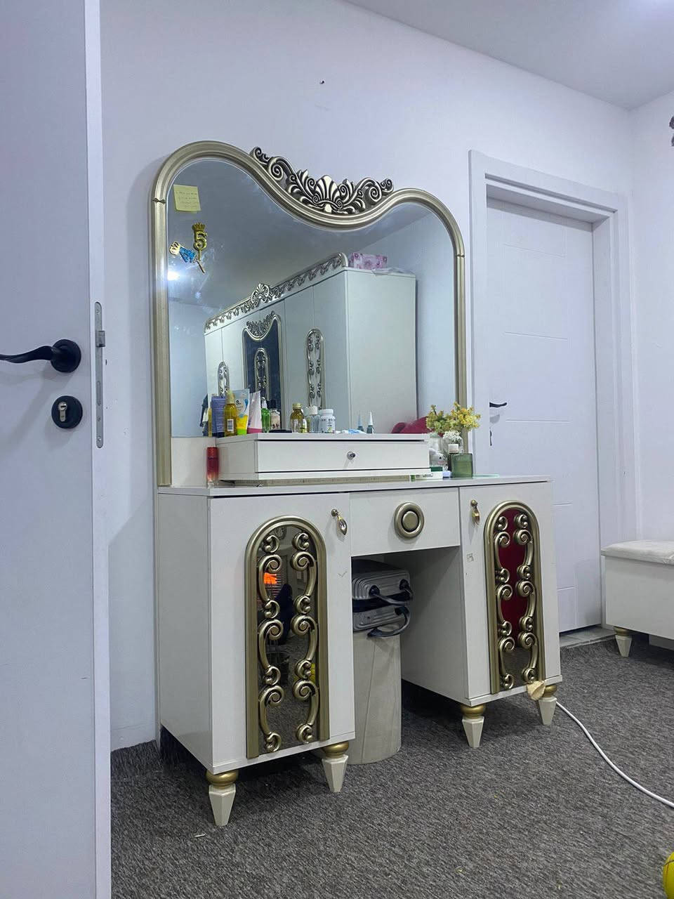 طخم تركي 8قطع سعر 500$ الف عنوان سيميل مسيريك قرب صيدليه بيلا ب فرع ***********وتساب
