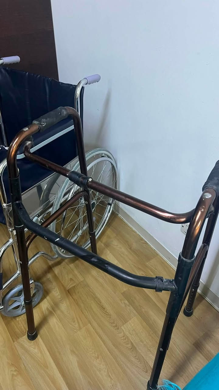 سلام عليكم عربه دفع جديده بعدها بجيس ب 150 ومشايه 50 وبيها مجال ***********
