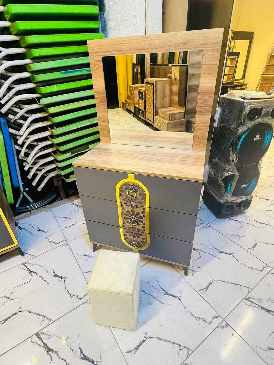 غرفة نوم مستعملة🇹🇷
 نضافة💯بل 💯 أخت الجديدة 
عدد القطع / 5
نضام / أبواب 💢 
سعرهة 500🔒
شد ونقل داخل بغداد مجاني🚛
يوجود توصيل محافضات
هدية 🎁 طابورية اضافية
الشراي يتفضل خاص تابعني ليصلك كل جديد


**إذا كنت صاحب هذا الإعلان وتريد حذفه لأي سبب، رجاءا أرسل رسالة إلى الدعم الفني**