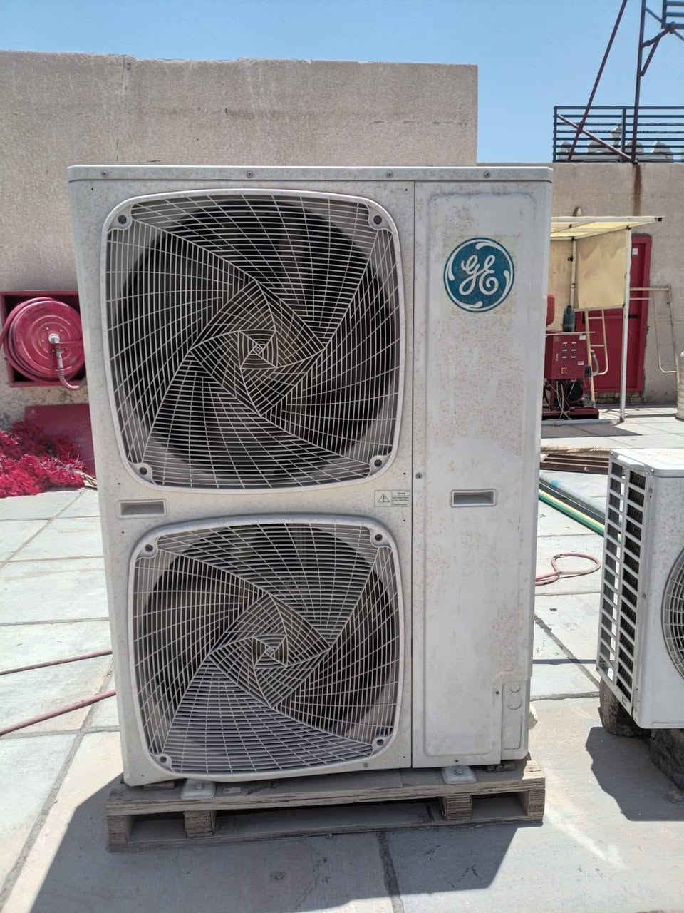 السلام عليكم 
عندي اجهزه كاسيت للبيع مشتغلات ٣ اشهر فقط ٤ طن سنكل موجودات حاليا يشتغلن وغير مفتوحا ت وممكن فحصها موجودات في الكوفي ... السبب الكوفي للبيع للتواصل  *********** او واتس اب *********** الموقع كربلاء نوع السبلت جنرال الكريك  ge

