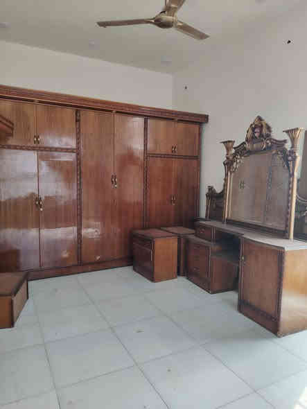 للبيع غرفه 6 بيبان طابقين عرض الكنتور  ٣ونص × ٢ ونص  تسكام نجاره عراقيه كله صاج سعر 650 نهايته علما مسكمه ٣٥٠٠مليون العنوان الديوانية حي الحضارة ***********
