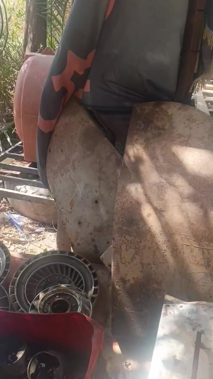 سلام عليكم غراض شفل 1985. مكينه ازوزه 102. كلها غراض شغاله وبلادي. سعر 700.وبيهن مجال قليل ***********
