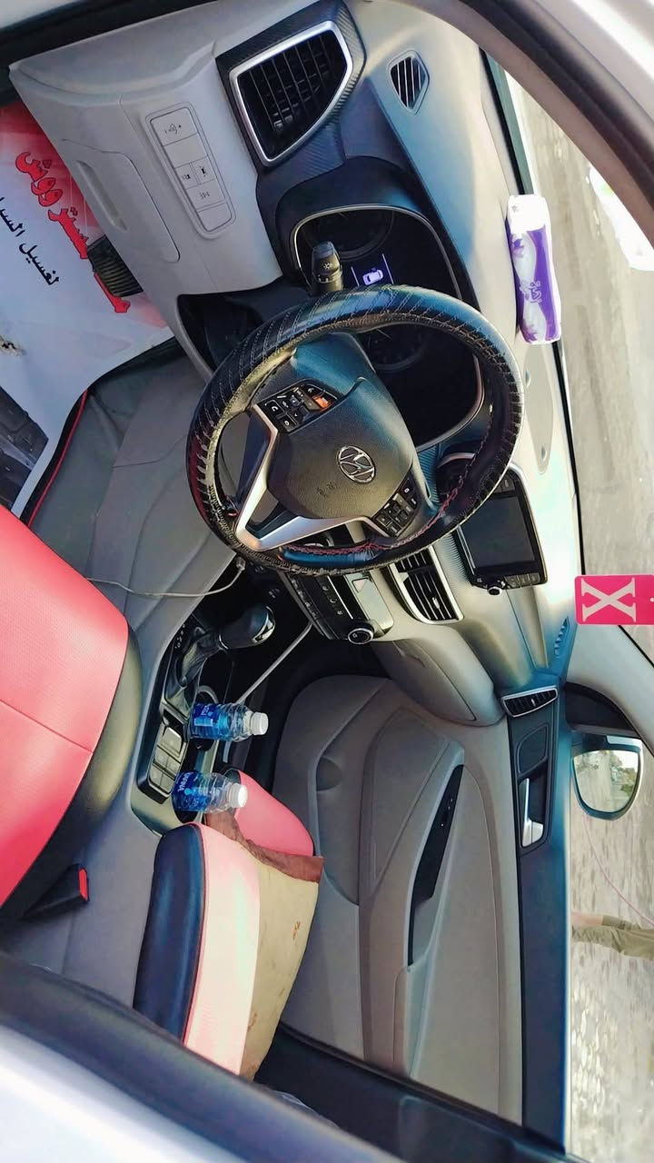 سلام عليكم
توسان وارد امريكي سياره خير من الله جديده بعنه الكلمه حادث مال امريكه فقط جاملغ امامي بدون دواخل بدون اي باك كير مكينه خير من الله عده جاملغ امامي لباقي كفاله عامه مكان بغداد جكوك موديل 2019 
السعر 180وبيهه مجال رقم الهاتف ***********
