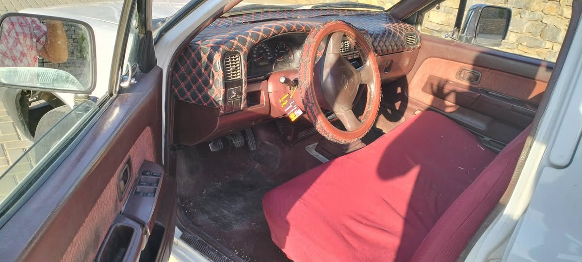 دەبڵ نیسان بڕاوەی دوبەی2000
گێڕو ئەکسل مەکینە  بەشەرت  تەقەوڕەقەی نییە 
جام کارەبایە ئاوێنە کارەبا ناوسور هەیکەلی زۆر جوان ماوەتەوە  
 شوێن هەڵەبجەی شەهید نرخی 48 مەجال
***********
