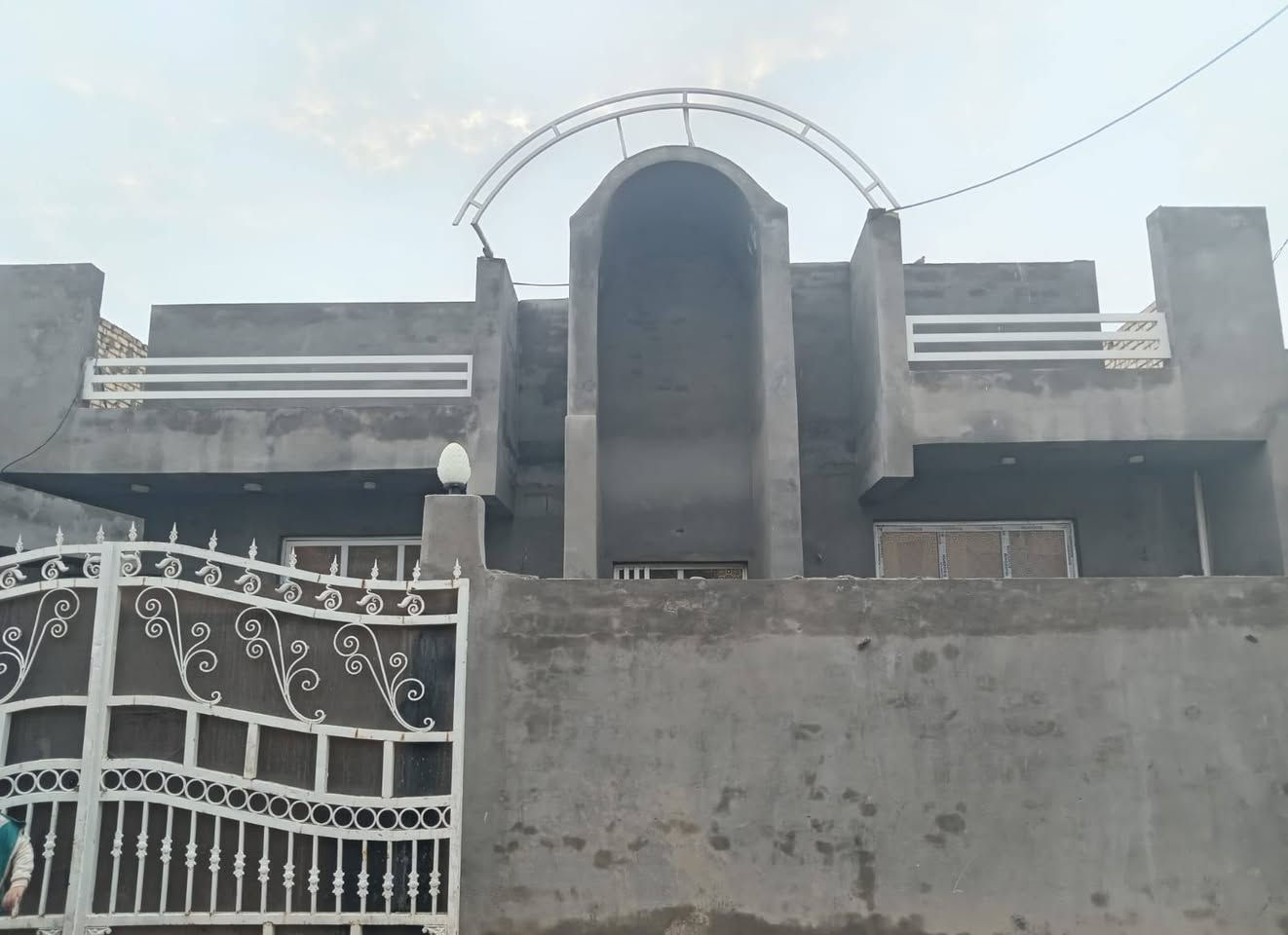 بيت للبيع طابو زراعي سند 25 الموقع الحمزه الغربي الجمعية زراعي قرب مدرسة صدى العلوم شارع تبليط عرضه 8 امتار
مساحته 236متر بناء درجه اولى طابوك والسقف صب كونكريت يحتوي على غرفتين وصاله ومطبخ واستقبال وصحيات داخليه وخارجيه وكراج للسياره
السعر 115 مليون وبي مجال
 الاستفسار الاتصال على الرقم ***********
