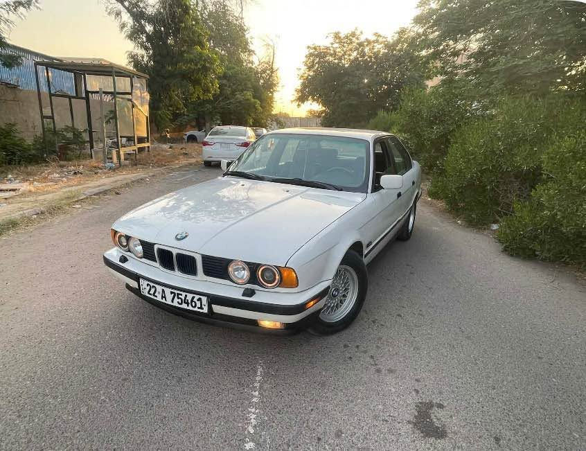 للبيع اصل BMW525 رقم اربيل كفاله عامه بدون صبغ او تبديل مودل1990محرك مسكر تبريد سياره جديده وبلاديه بدون اي نقص 
عنواني بغداد السيدية***********
السعر 75 بغداد, العراق
