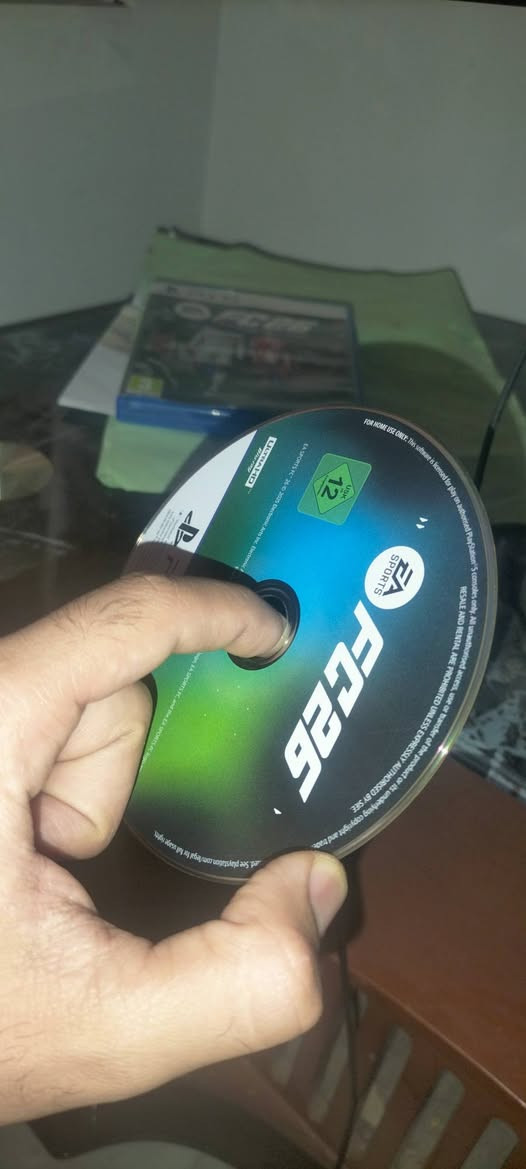قرص fc26  مستعمل نضافته 100/90 
للبيع ب 30 الف 
رقم تلفون ***********
