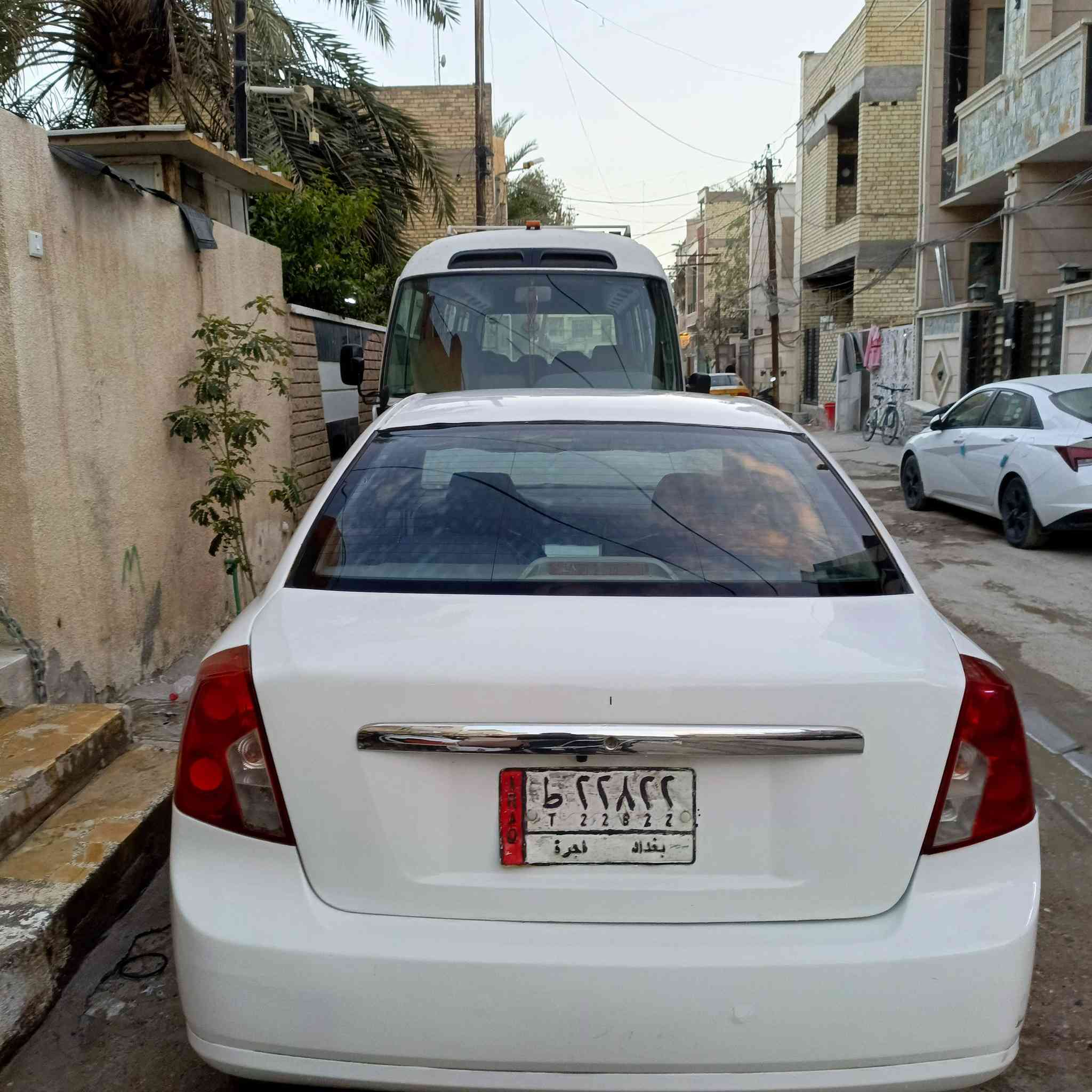 السلام عليكم 
اوبترا 2004 السيارة اجرة مصبوغة ابيض لغرض تحويلها من اجرة الى خصوصي، مشينا بالمعاملة مالتها غرامات صفر كلهن مدفوعة وبيهن وصل جديد 2026،السنوية 2028تنتهي ،الهيئة صفر و عندي براءة ذمة وصولات السيارة عندي بيها عقد مروري مصدق بشهر الواحد 2026 السيارة يحتاجلها لجنة فحص (هزة) لان هزة مابيها و اني تركت المعاملة مال نقل ملكية واريد ابيع السيارة بسبب ظروف ليگدام احجيلك حتى لا اضيع وقتك او تتعنة السيارة يرادلها محرك لان دخانتها بيضة و تنقص دهن صاحبها الشرعي يريد عقد مروري ما يقبل يسوي مكاتبة عادية اخابرة يجي ينطيك مستمسكاته و يسوي وياك عقد مروري سعر السيارة 42 ورقة و بيها مجال
السيارة موجودة بغداد/قضاء الاعظمية /منطقة سبع ابكار 
***********
