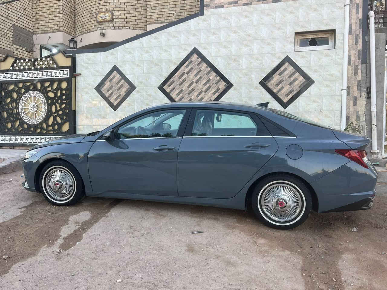 للبيع النتر مضلع وراد امريكي موديل 2021 معوقين السياره ضربته ب امريكا بابين السايق والي ورا السياره جاهزه مكينه 2000 دوش كير حداديه تبريد تخم تاير كله جديد ماشيه 70 الف رقم نجف ومكاني نجف السعر 125 وبيها مجال بسيط حق الجية وهاذا رقم ***********

