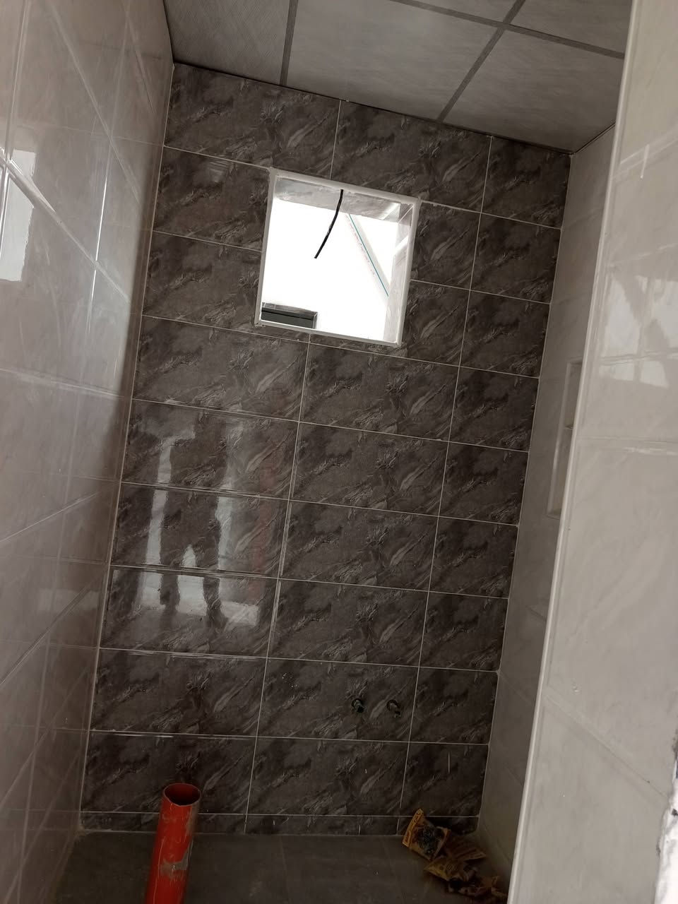 مشتملين طابقين متجاورات ركن١٠٠ م كل واحد طابو زراعي سند ٢٥ مكاتبه ووكاله تستلم ماء وكهرباء وتبليط وخط مولد وإنارة الاستلام قبل نهاية شهر شباط الاول استقبال ومطبخ وصاله  وغرفة نوم وصحيات داخليه وخارجية والثاني صاله وغرفة نوم وصحيات ام العضام شارع السده خلف الصناعه الثالثه سعر الواحد ٦٣ مليون وبي مجال للشراي للاستفسار خاص او ***********
