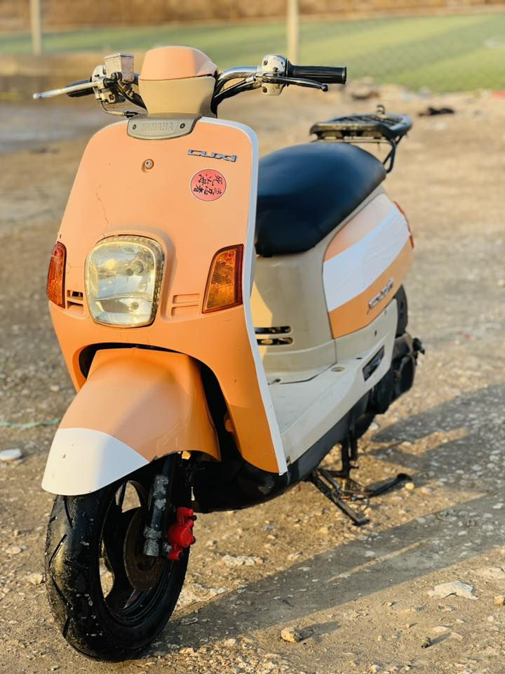 السلام عليكم دراجه بوليس لون مميز ختم واحد من طول لطول مكينه خرسه شلعه ومعدل 115 الدراجه جديده كلش ونضيفه بس بيه فطر شويه بالكفر الامام مامبين هواي داخل كريمي بلادي من رمبه السعر 900 وبيه مجال المكان بابل القاسم 
***********
***********
