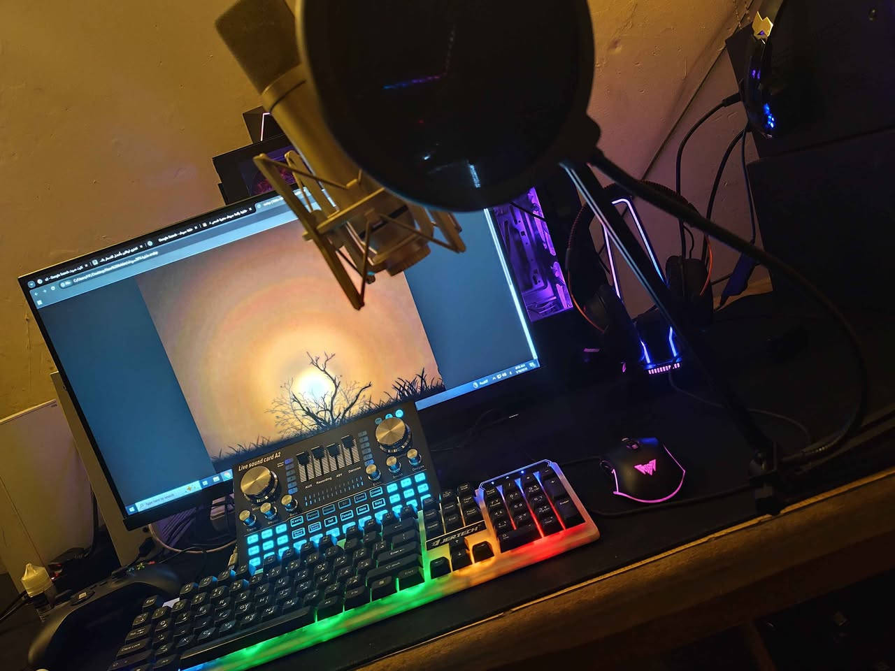 كأرت صوت A2 مفيد لاهل البثوث المباشرة 

والتسجيلات الصوتيه البسيطة 

ينربط بلوتوث مع الجوال والحاسوب

مع مايك كونديسر + ستاند للمايك متحرك . 

اكثر معلومات تكدر تشوف الفيديو 

https://www.youtube.com/watch?v=dhihZ1HaCsI&t=182s

مستعمل نظافة 99%

سعر 50 الف .  

يوجد توصيل داخل بغداد . 

***********
